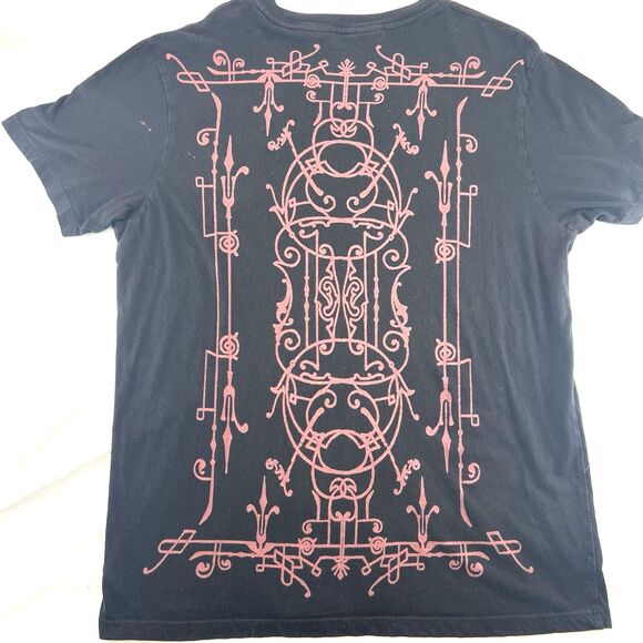 Guess men's v-neck t-shirt with an ornate graphic design XL - Picture 9 of 10